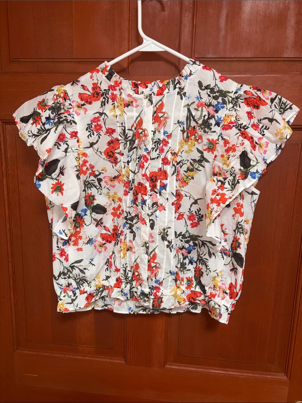 Floral Ruffle Short-Sleeve Blouse in White with Red Print